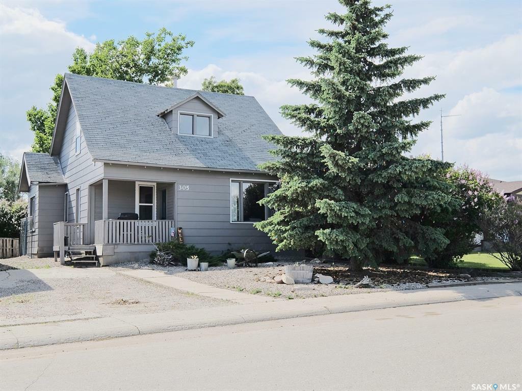 Property Photo:  305 6th Street E  SK S0L 2V0 