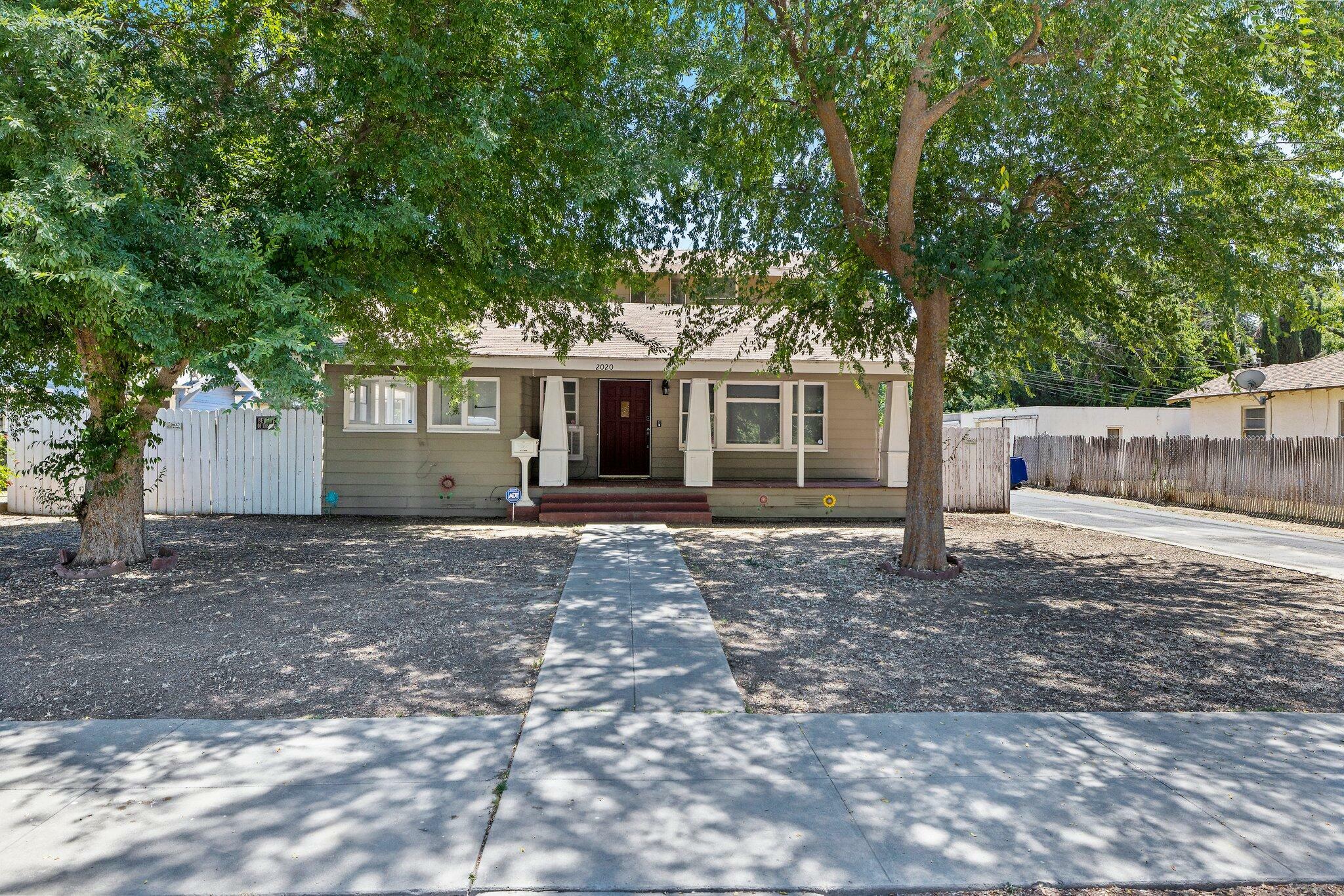 Property Photo:  2020 B Street  CA 93301 