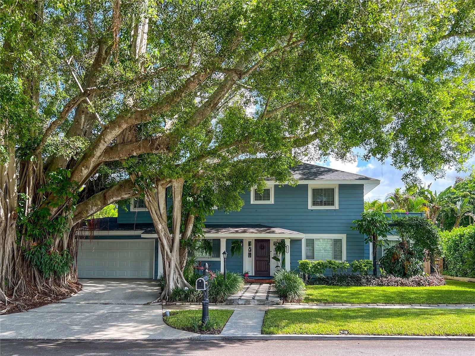 Property Photo:  7735 Westmoreland Drive  FL 34243 