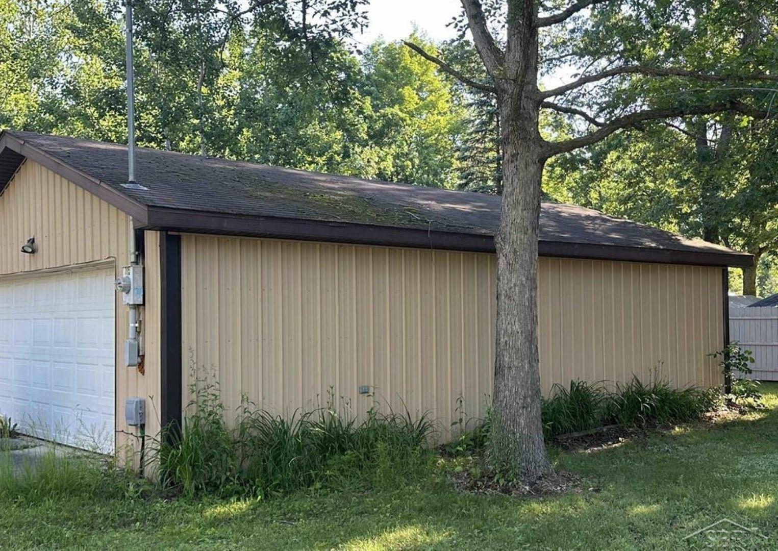 Property Photo:  695 Big Oaks  MI 48625 