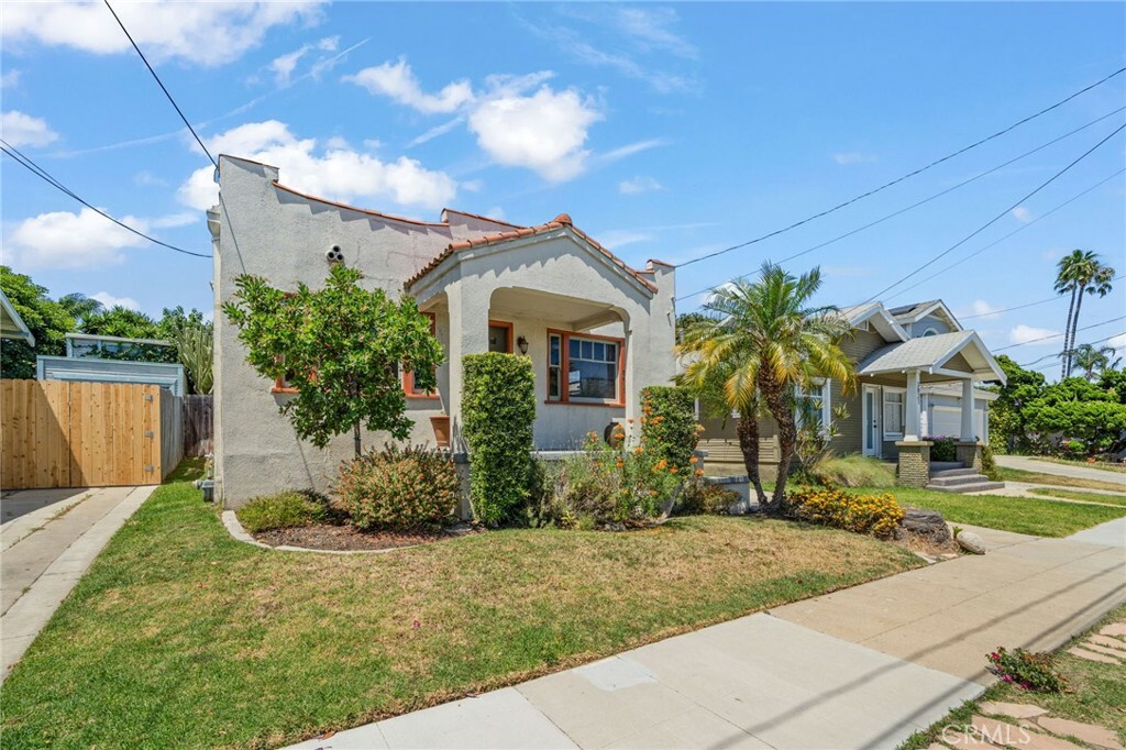 Property Photo:  3817 E Wehrle Street  CA 90804 