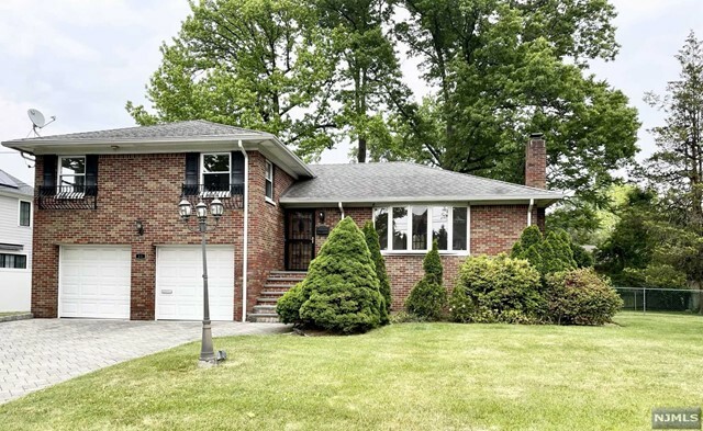 Property Photo:  11 Dorchester Road  NJ 07632 