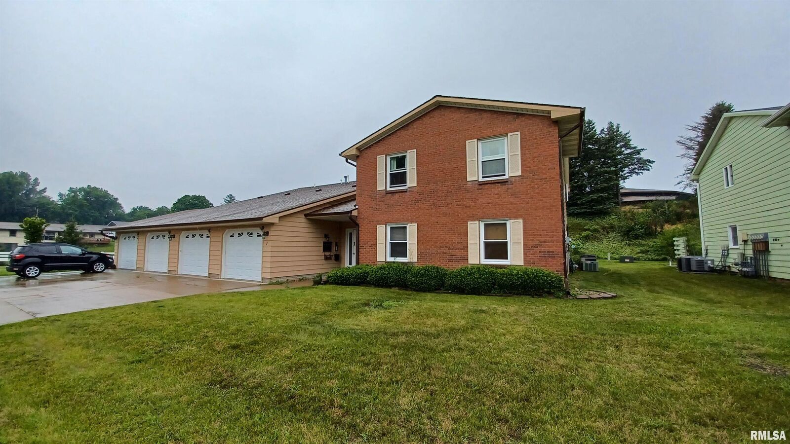 Property Photo: 814 13th Avenue North 1-C IA 52732