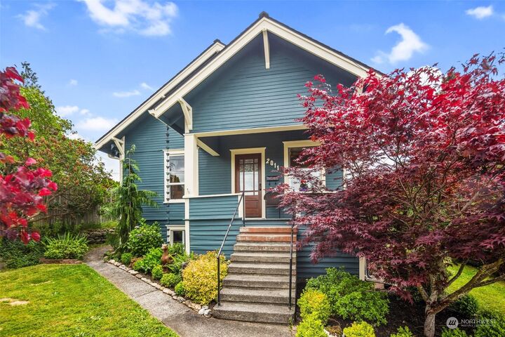 Property Photo:  2011  State Street  WA 98201 