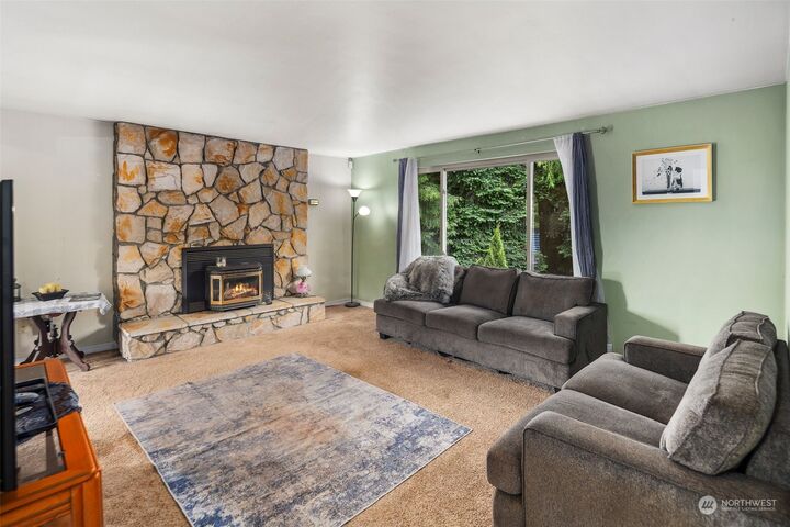 Home for sale in Kent 23260 105th Avenue SE, Kent, WA 98031