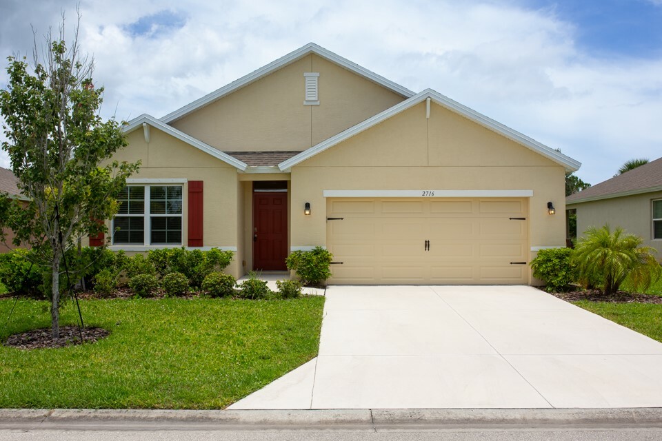 Property Photo:  2716 Granville Manor SW  FL 32968 