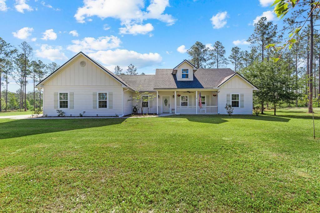 Property Photo: 35042 Hearthstone Way FL 32011