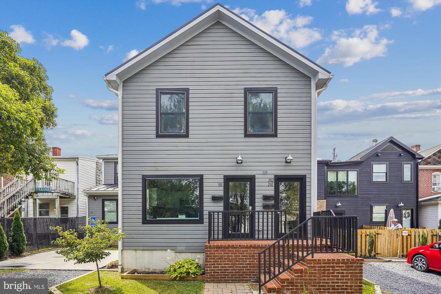 Property Photo: 135 S Kent Street 202 VA 22601