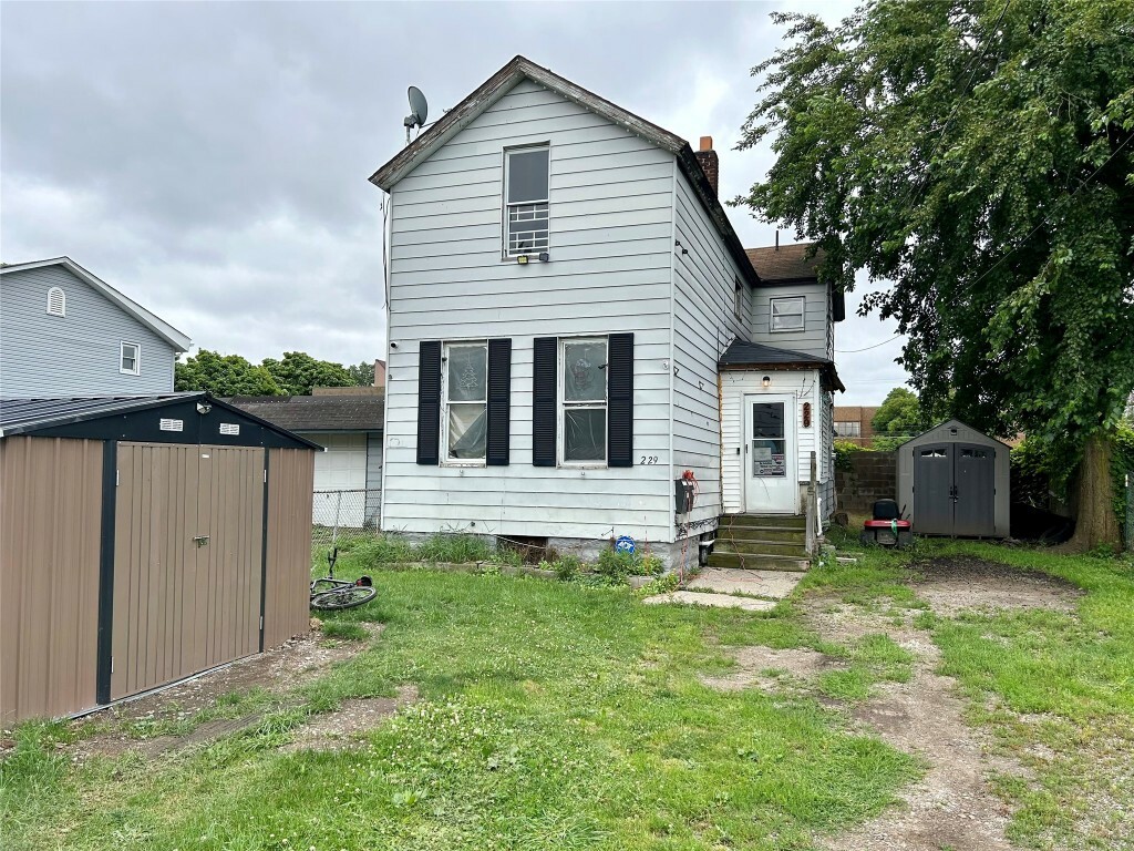 Property Photo:  229 E 10th Street  PA 16503 