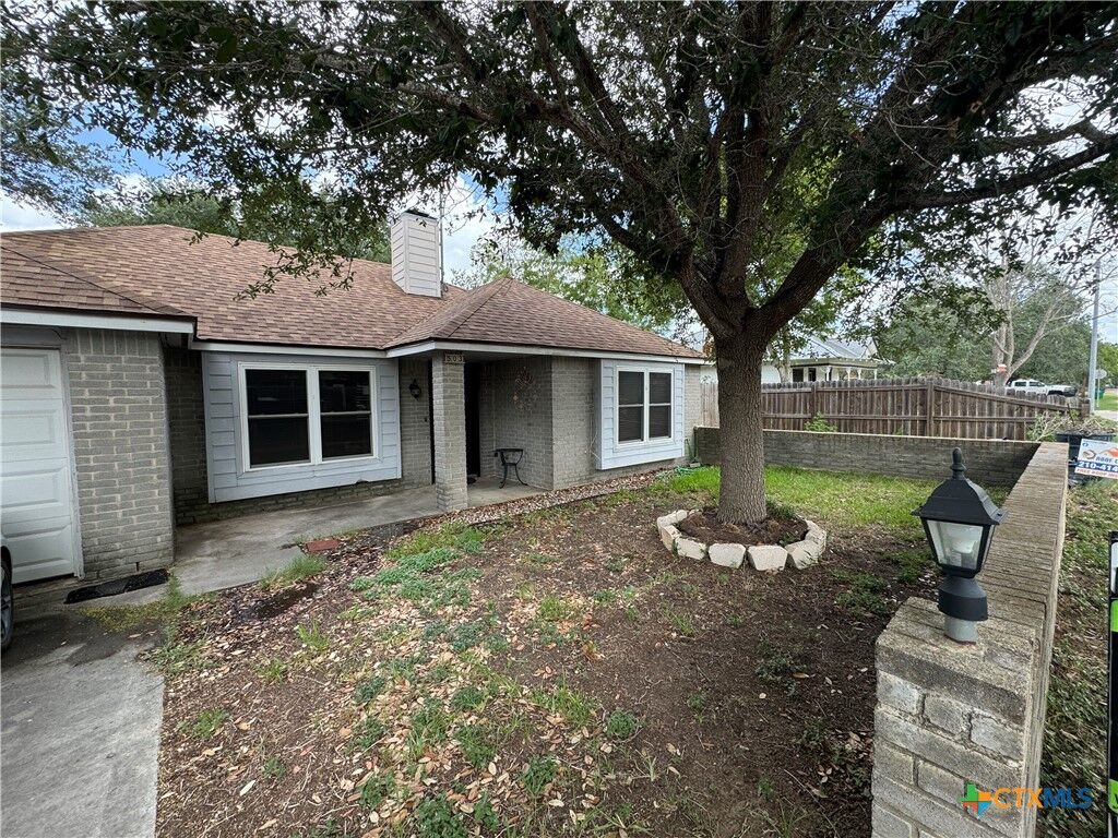 Property Photo:  503 S 3rd Street  TX 78160 