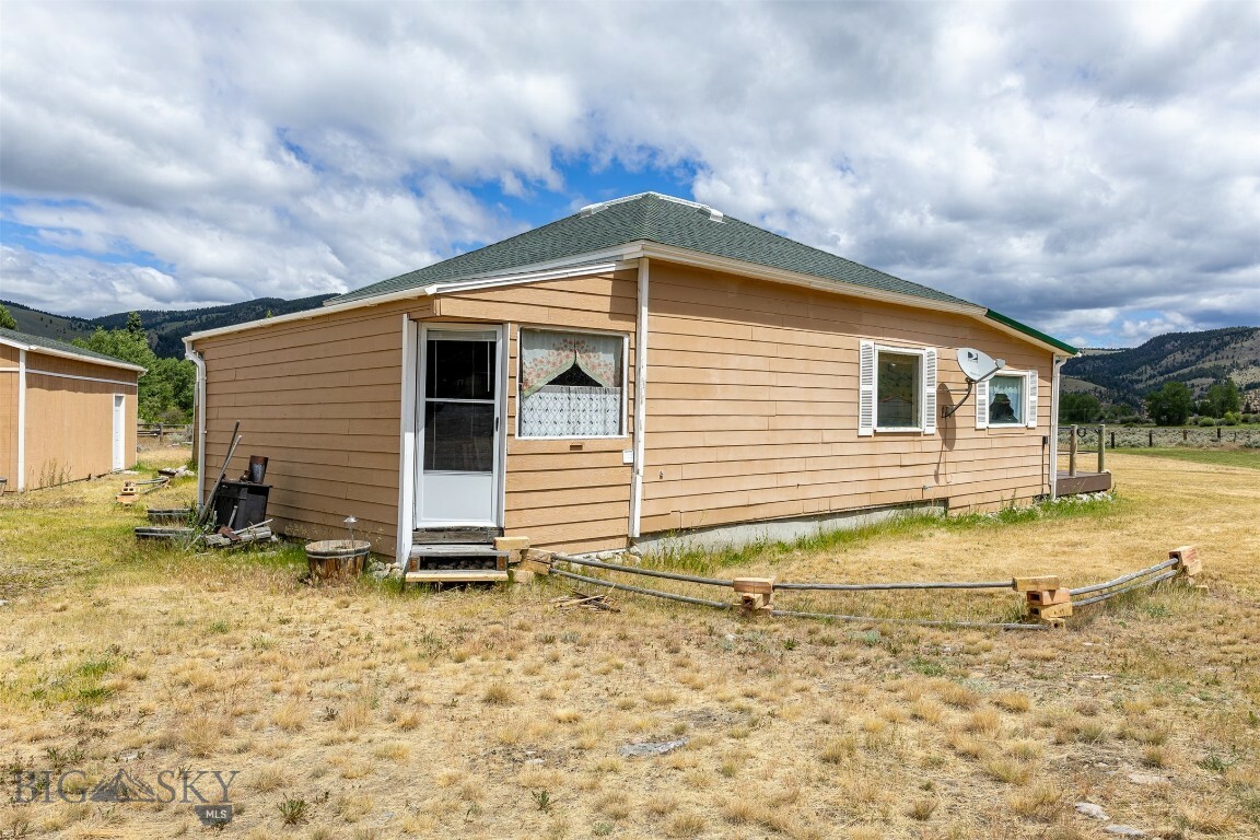 Property Photo:  433 Swamp Creek Road  MT 59762 