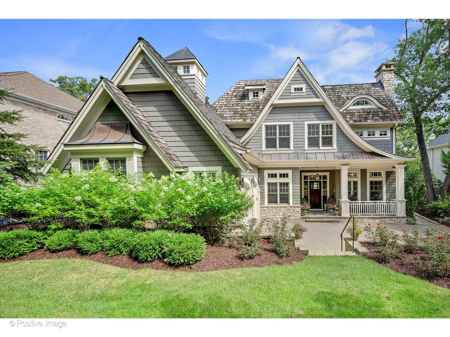 Property Photo: 21 W Birchwood Avenue IL 60521