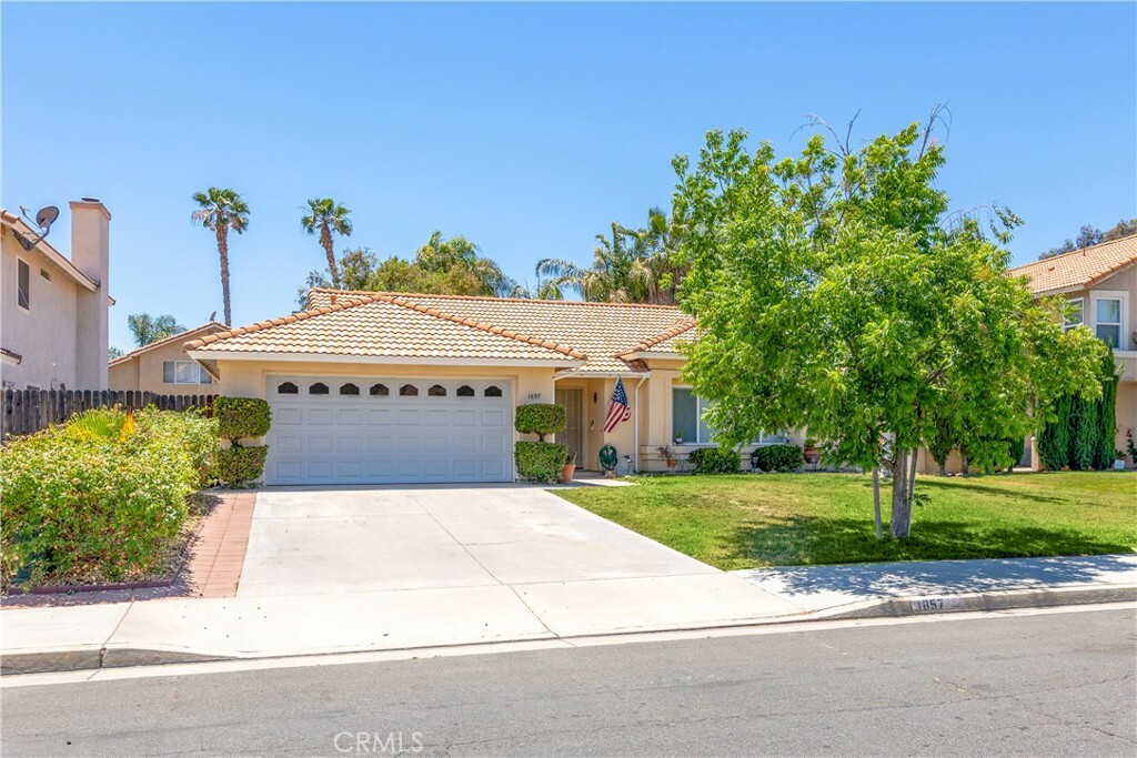 Property Photo:  1857 Creekside Drive  CA 92545 