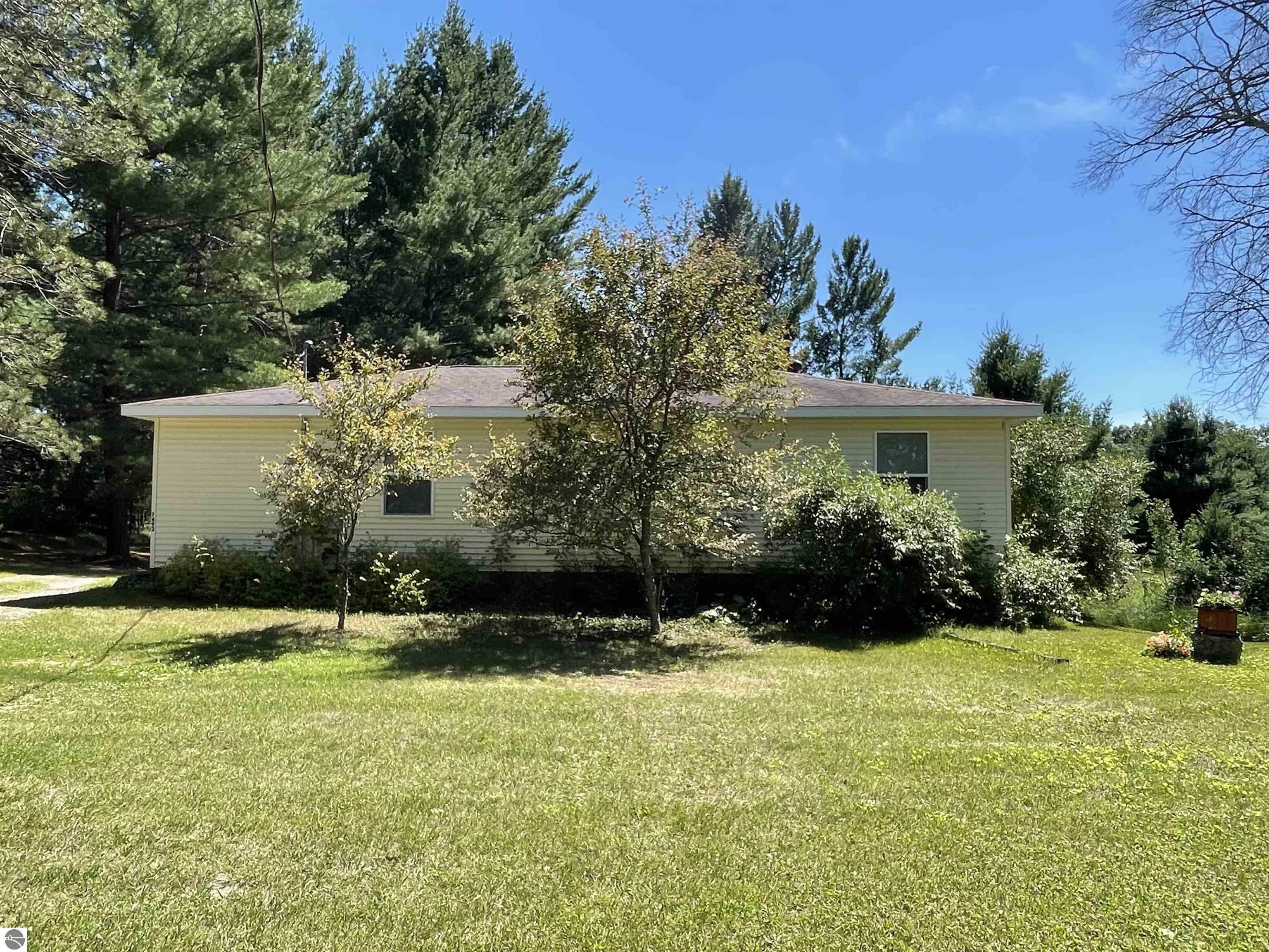 Property Photo:  7492 E Townline Lake Road  MI 48625 