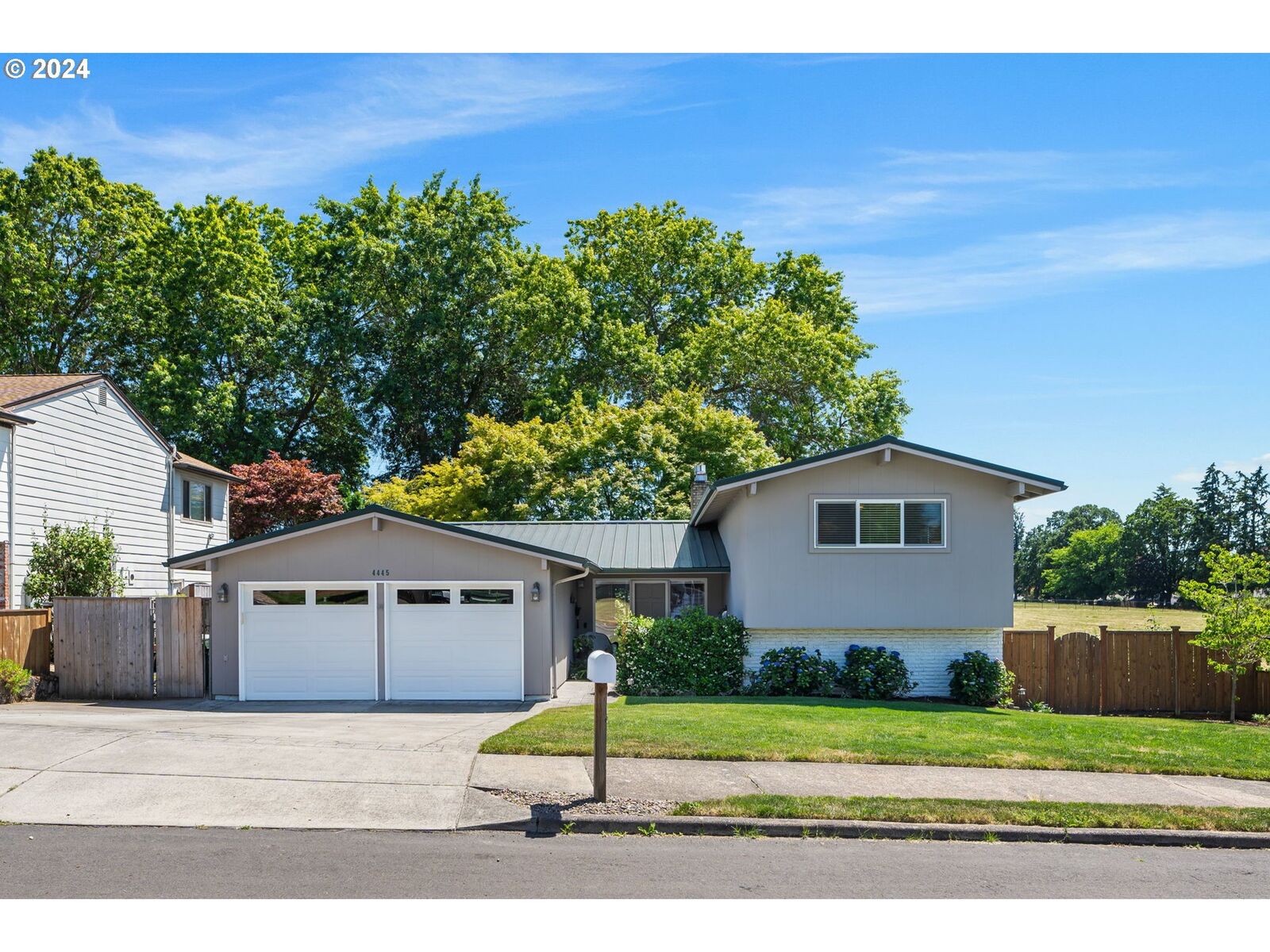 Property Photo: 4445 NW 187th Ave OR 97229