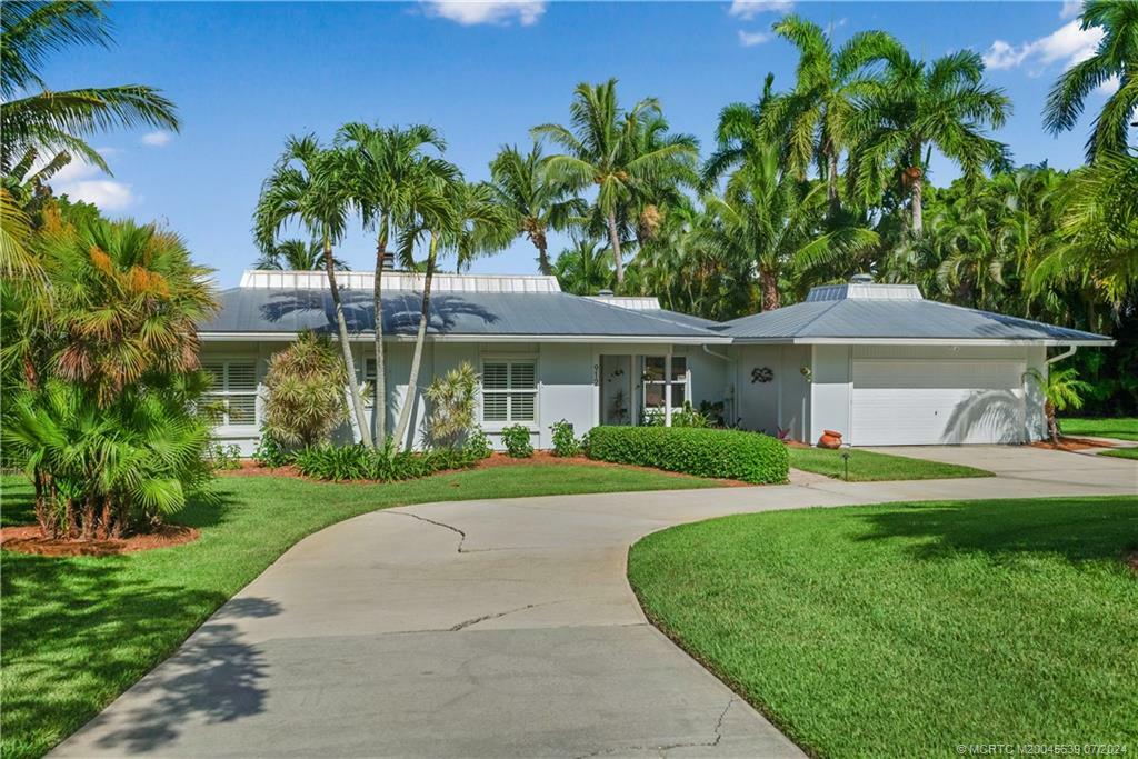 Property Photo:  912 SE Parkway Drive  FL 34996 