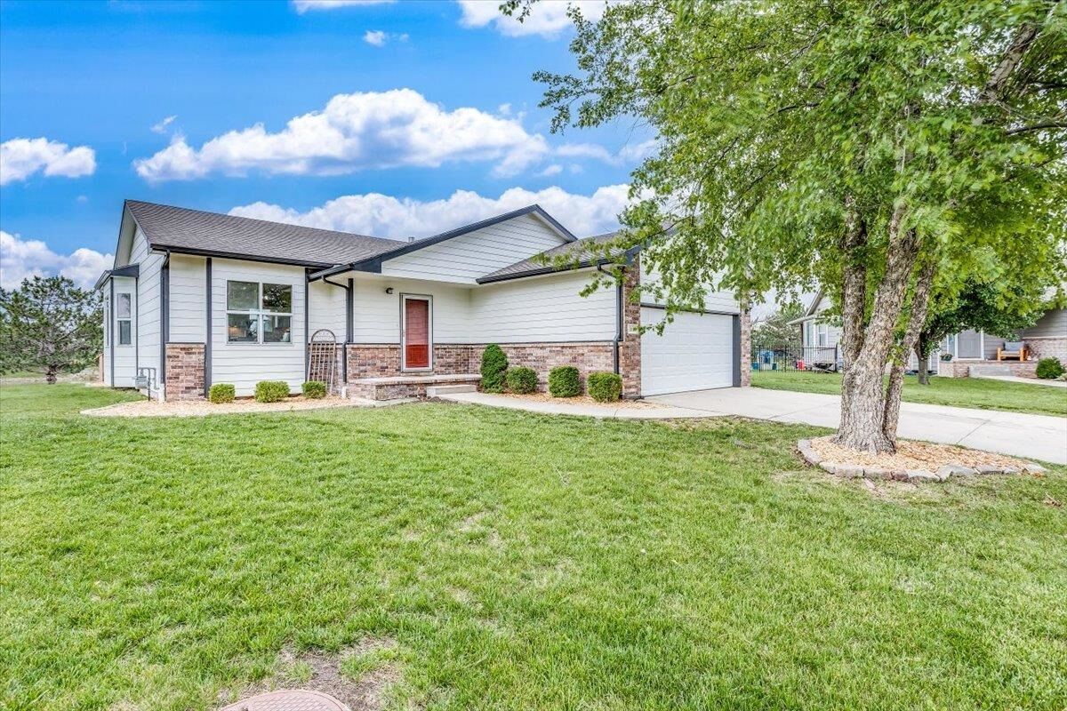Property Photo:  1818 N Wolfberry Ct  KS 67002 