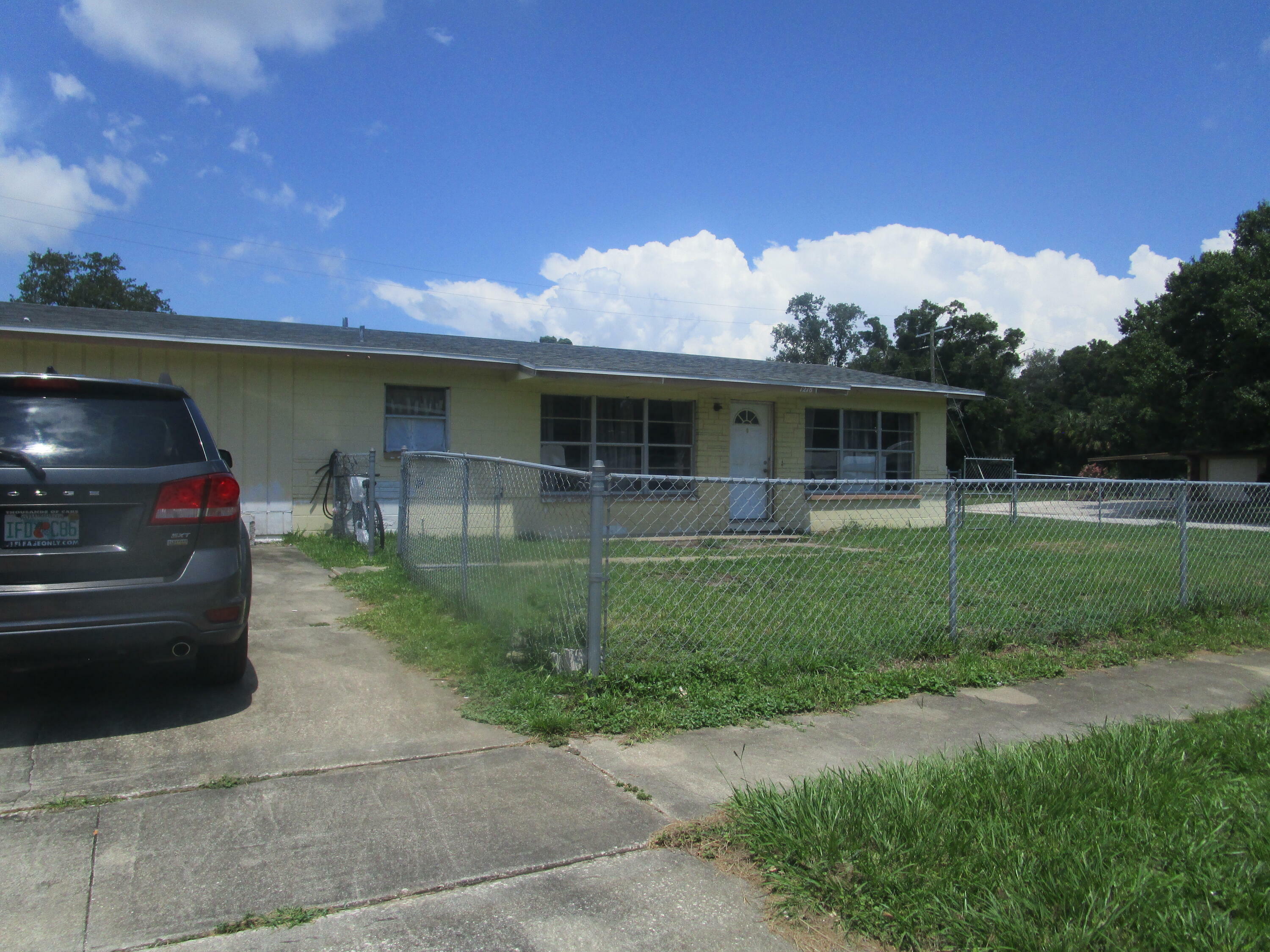 Property Photo:  1218 Crescent Drive  FL 32796 