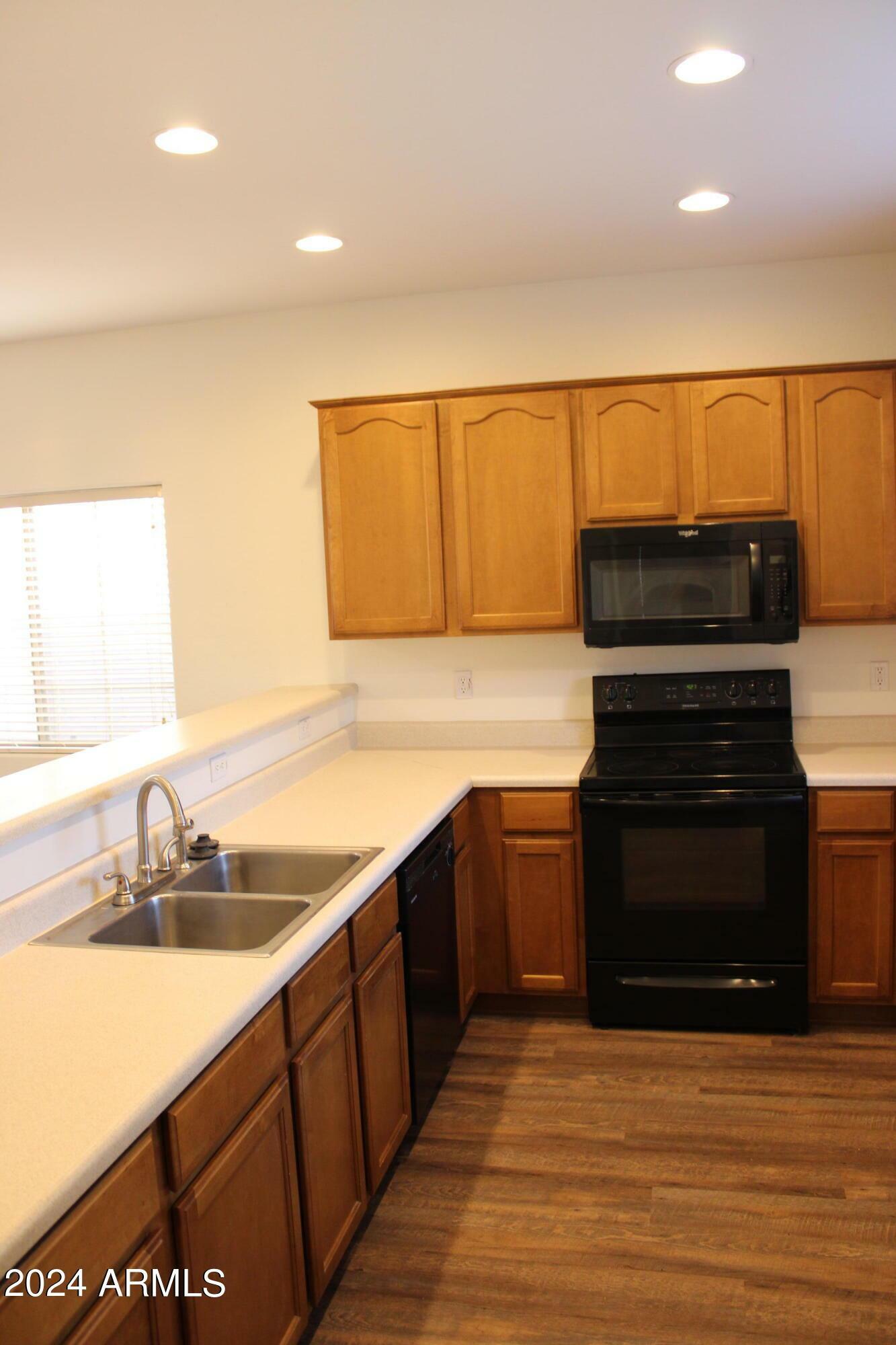 Property Photo:  537 E San Carlos Way  AZ 85249 