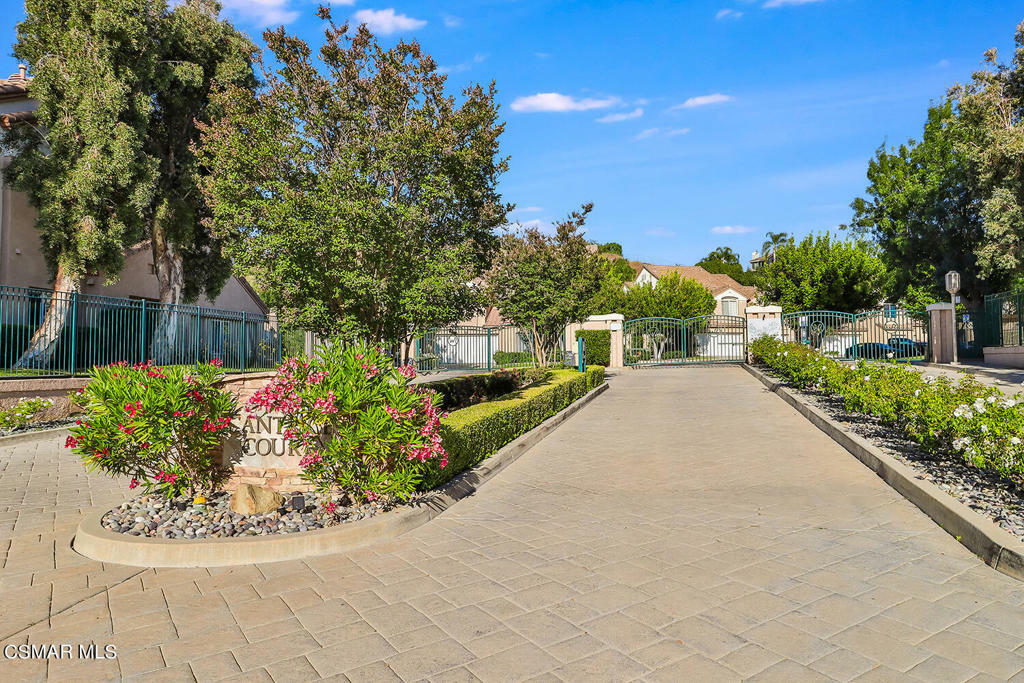 Property Photo:  652 Cardinal Ridge Lane D  CA 93065 