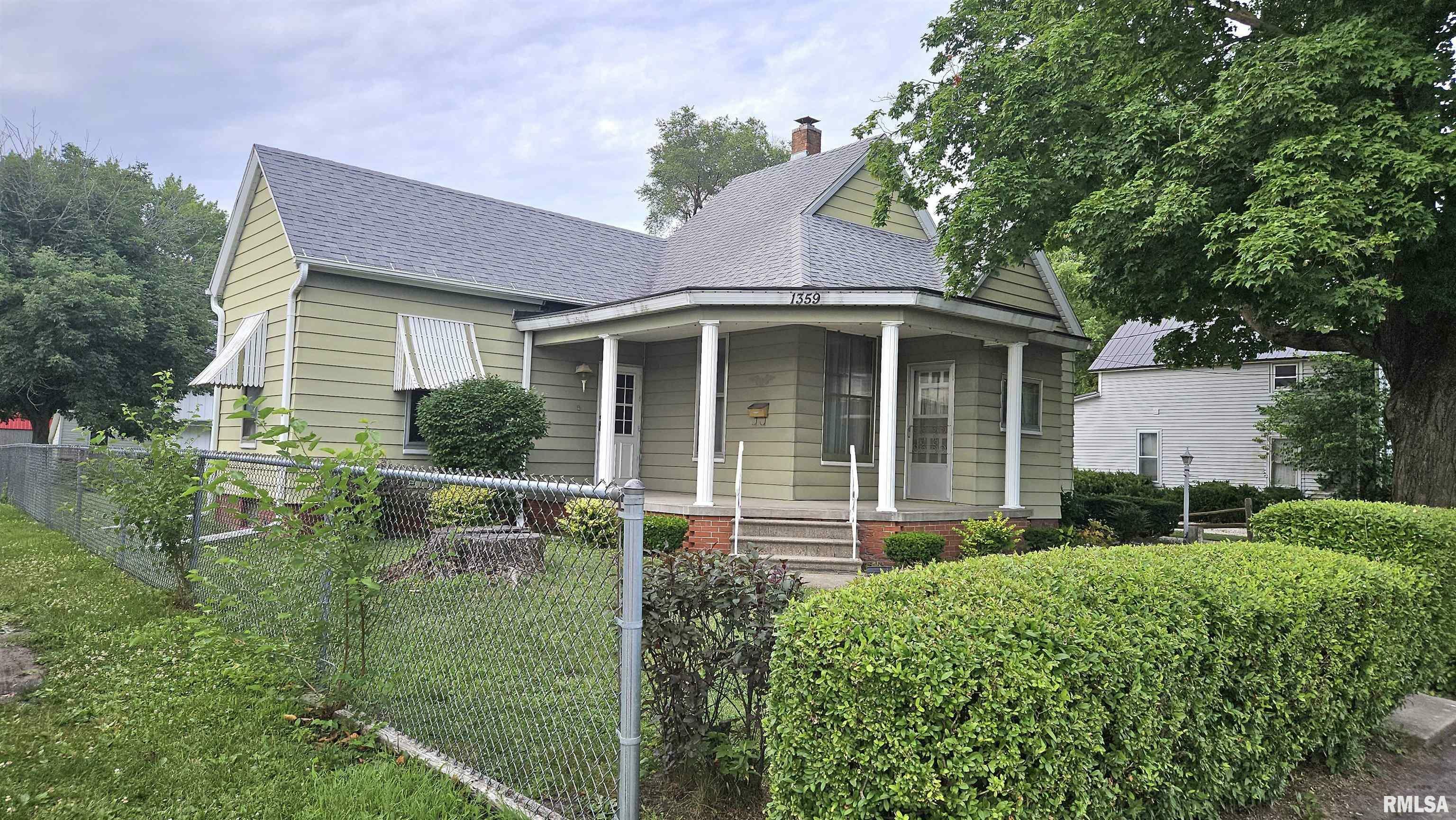 Property Photo:  1359 E Chestnut Street  IL 61520 