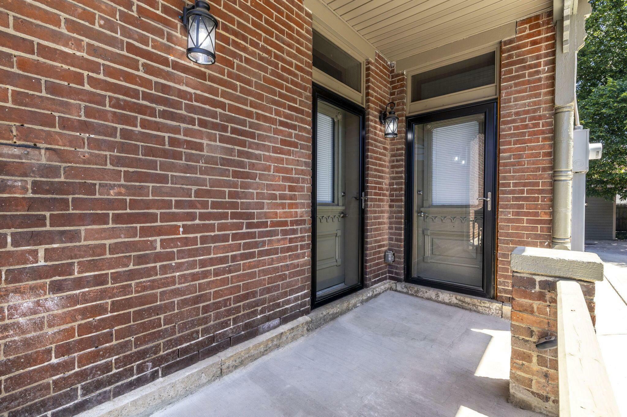 Property Photo:  1122 S Pearl Street  OH 43206 