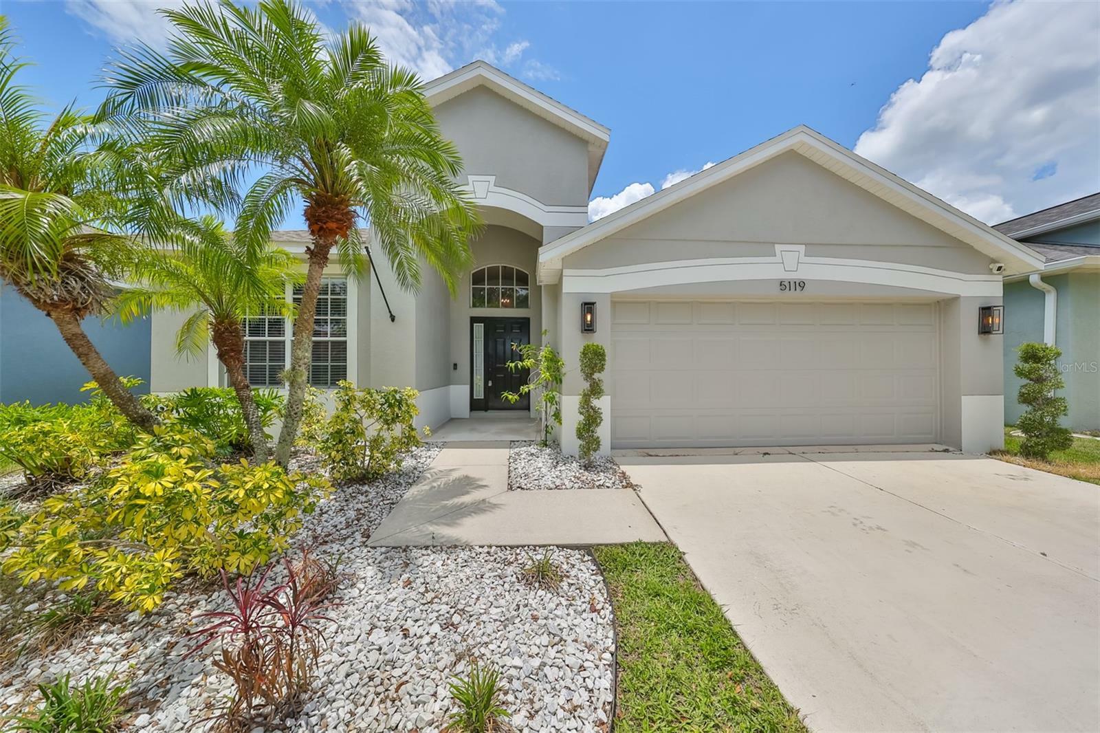 Property Photo:  5119 Clover Mist Drive  FL 33572 