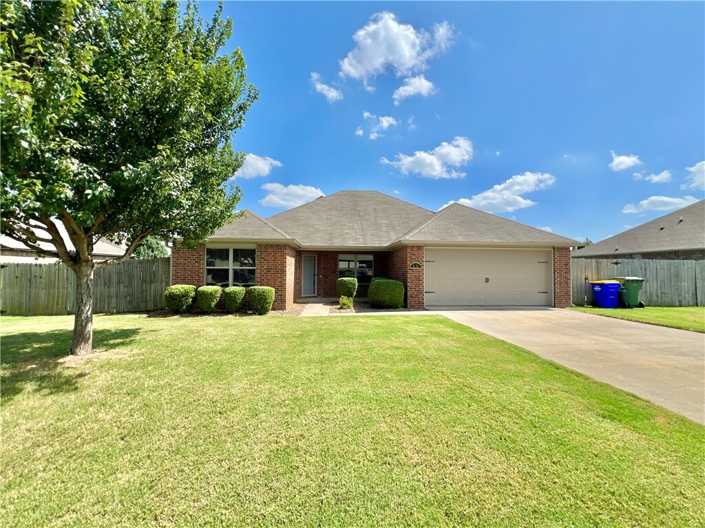 Property Photo:  5102 W Cross Creek Boulevard  AR 72758 