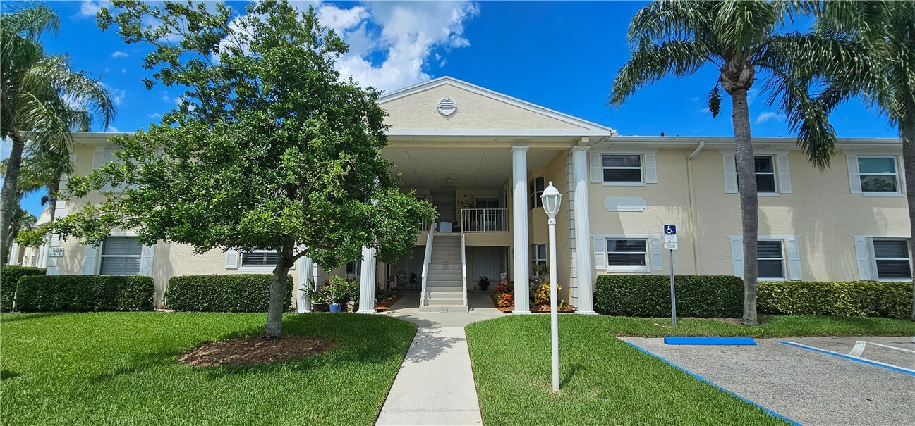 620 E Lake Jasmine Circle 102  Vero Beach FL 32962 photo