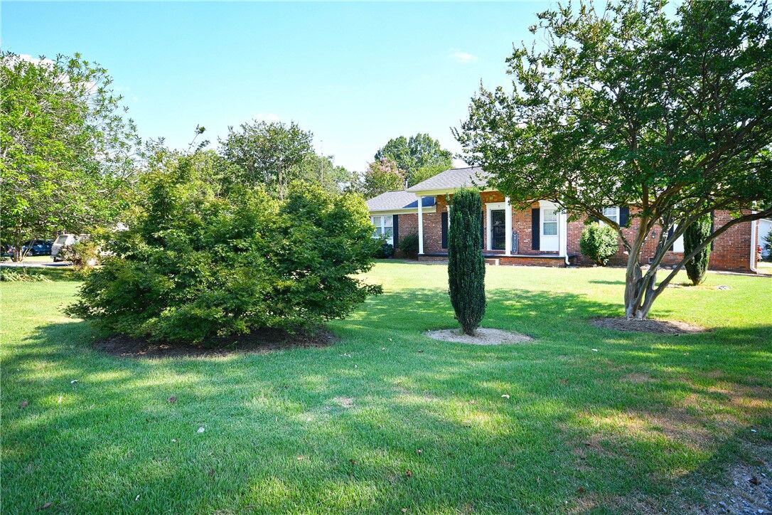 Property Photo:  7 Elmhurst Street  SC 29349 