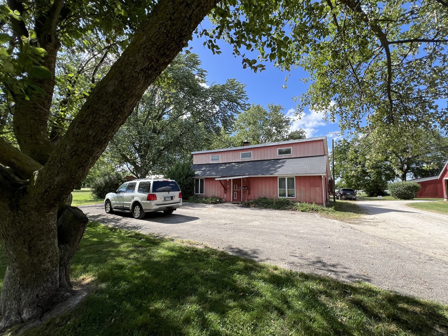 Property Photo:  31W701 Molitor Road  IL 60502 