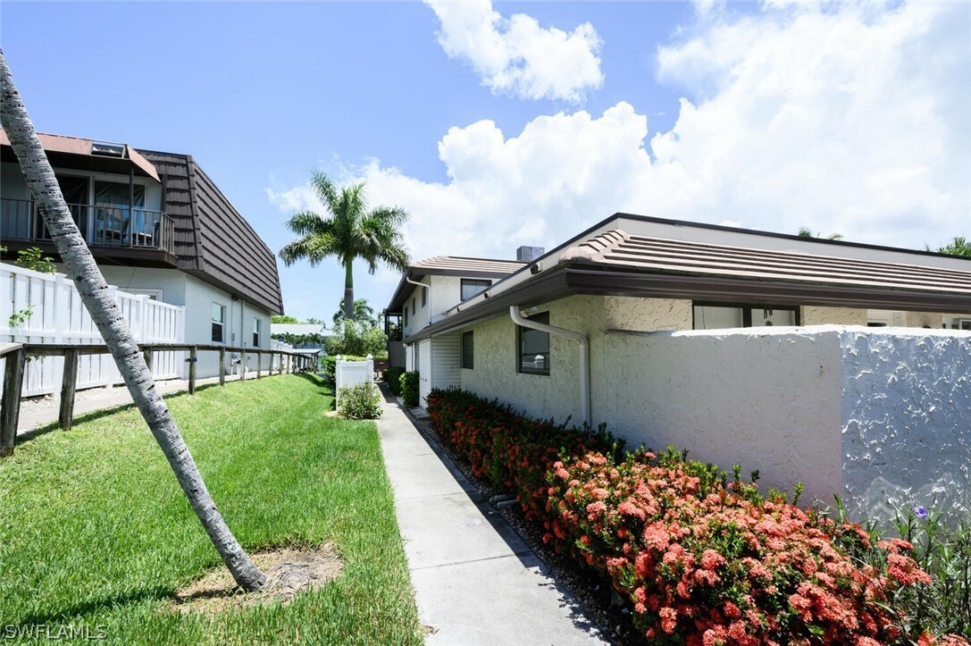 Property Photo:  1369 Chesapeake Avenue B5  FL 34102 