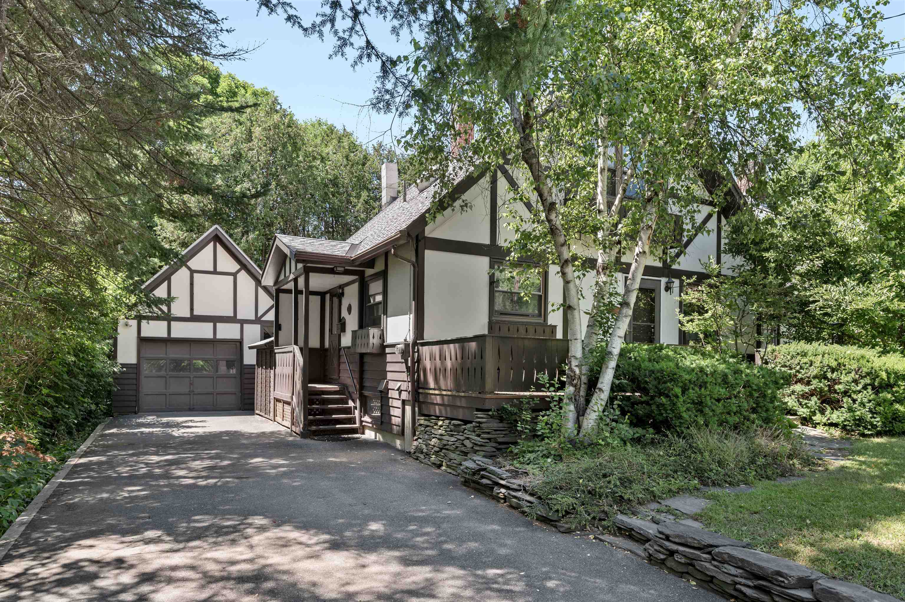 Property Photo: 6 Edgewood Avenue VT 05641