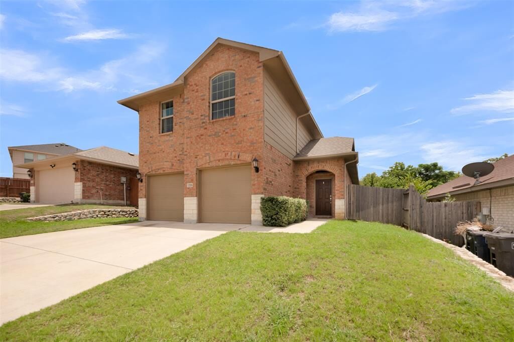 Property Photo:  2324 Jean Hills Lane  TX 76119 