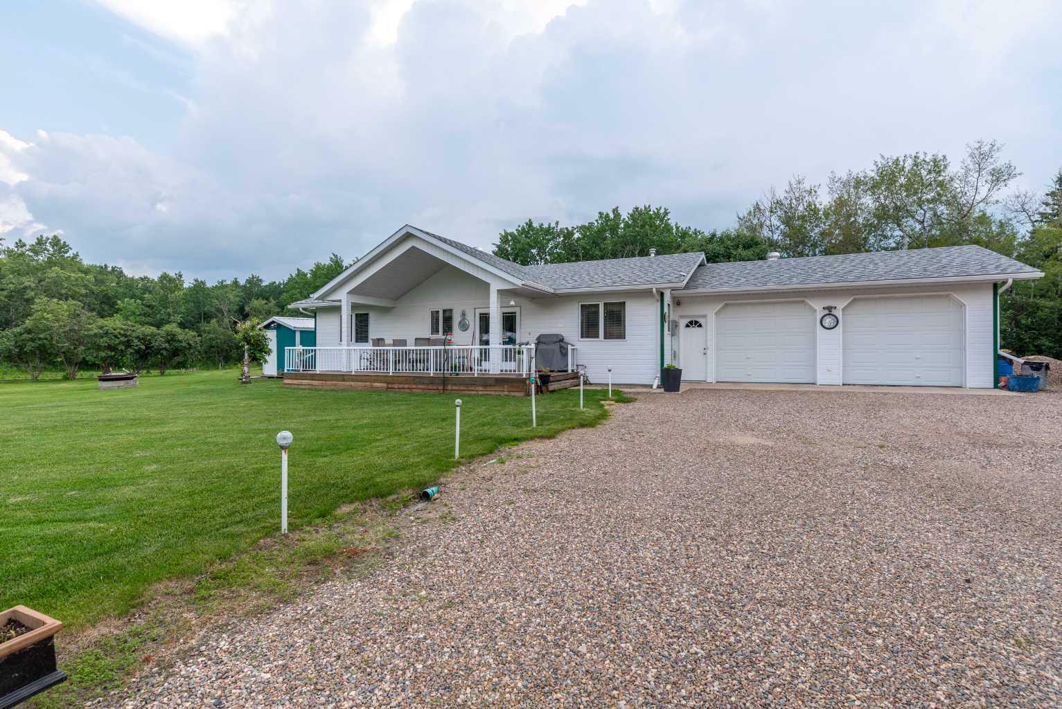 Property Photo:  202 Lakeshore Drive  SK S0M 2T0 