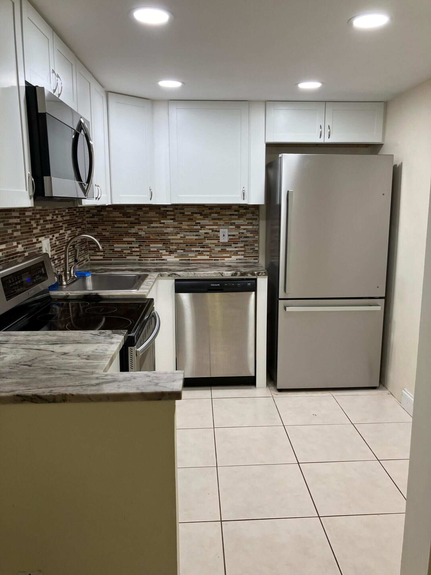 Property Photo: 470 NW 20th Street 1110 FL 33431