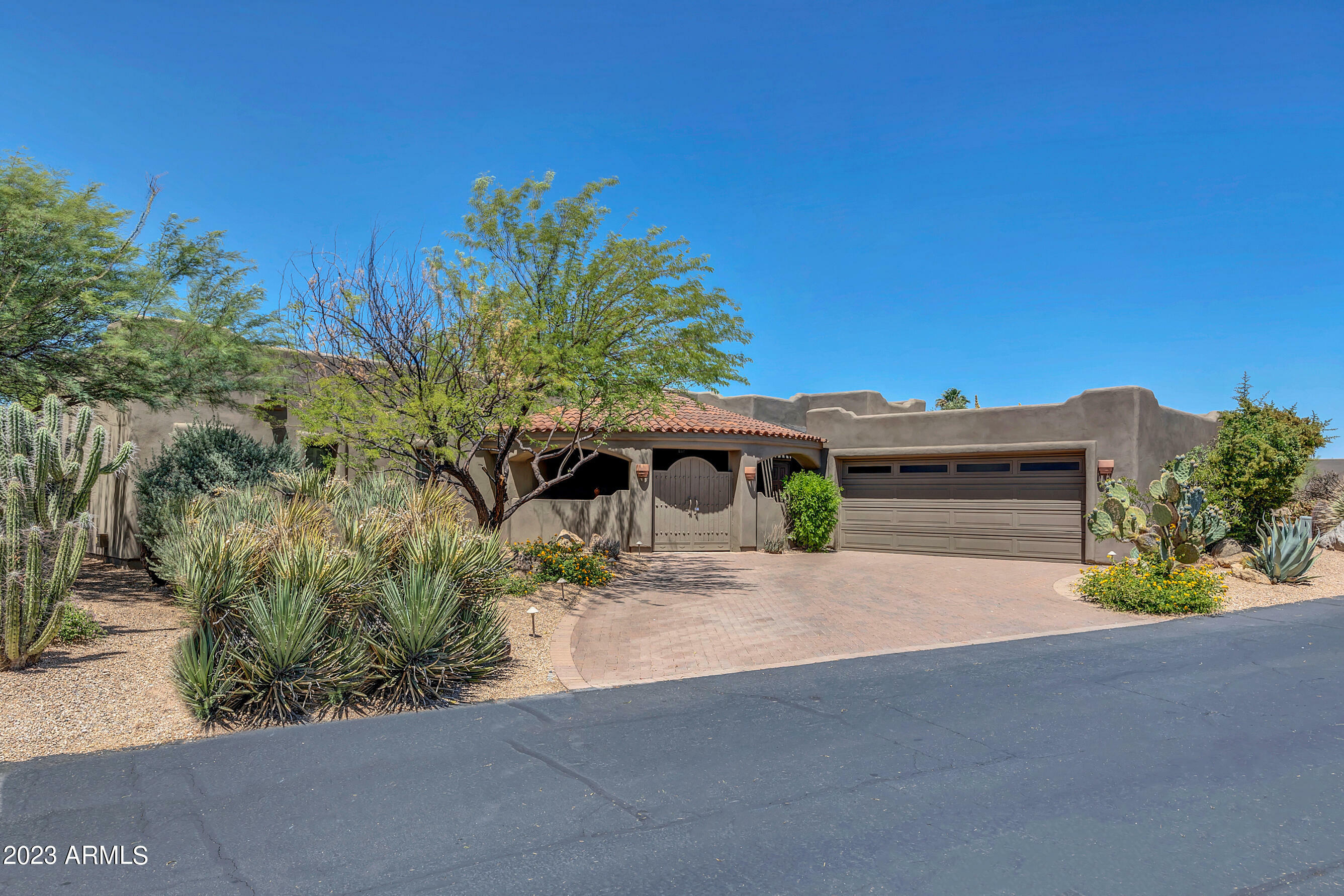 Property Photo: 1710 E Staghorn Lane AZ 85377