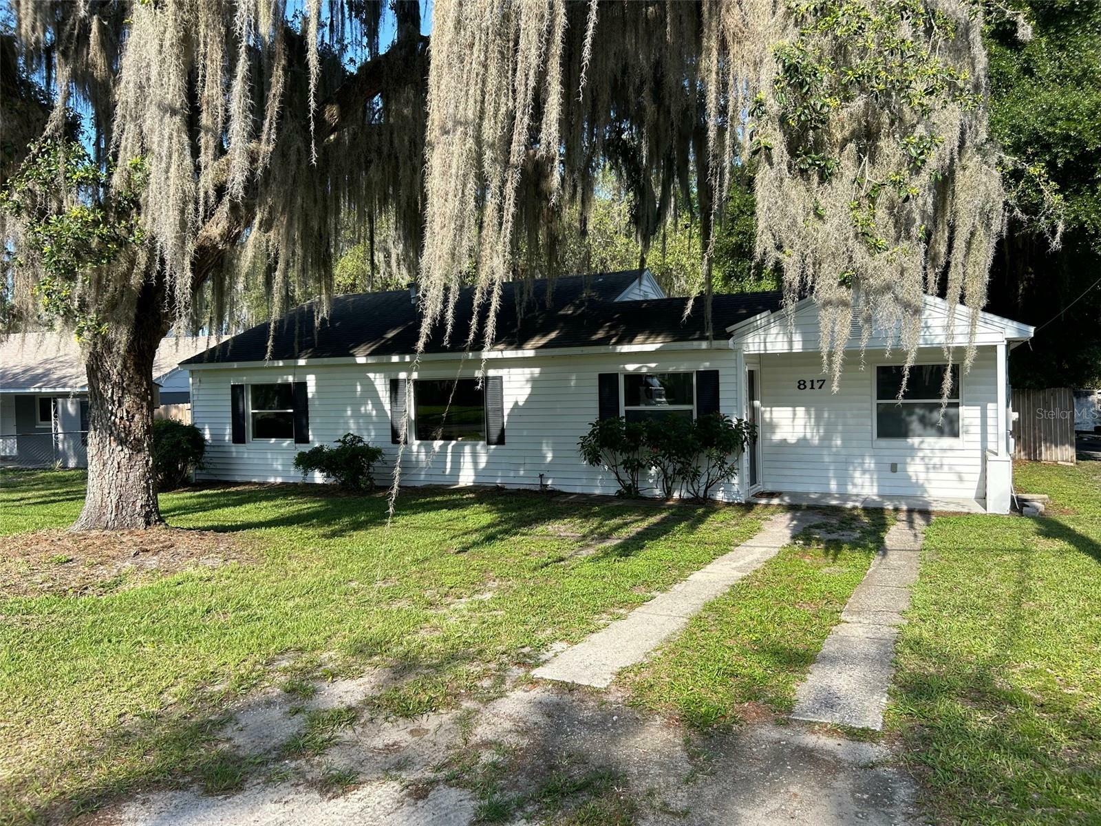 Property Photo:  817 Oak Drive  FL 34748 