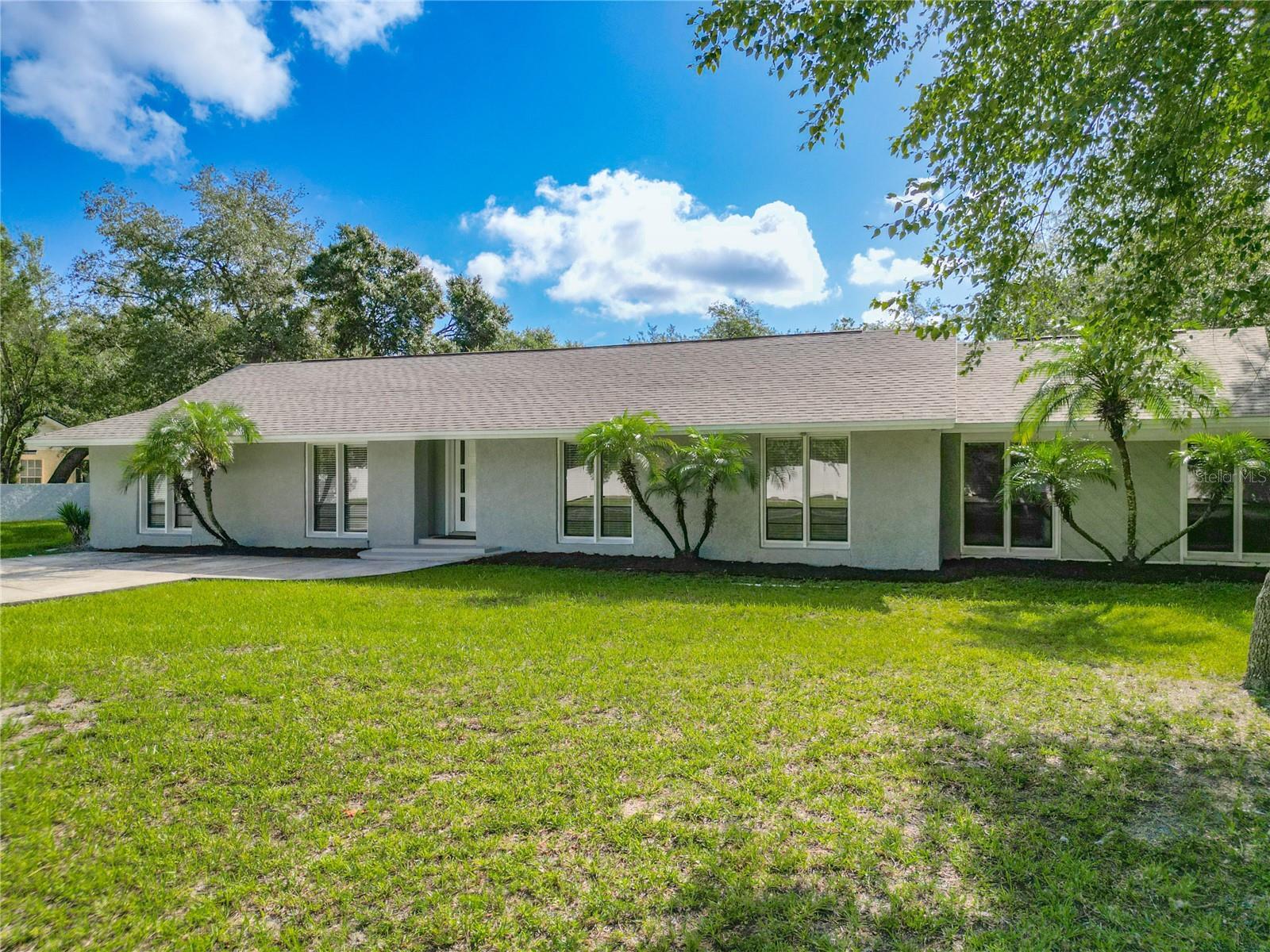 Property Photo: 601 Marlin Road FL 32708