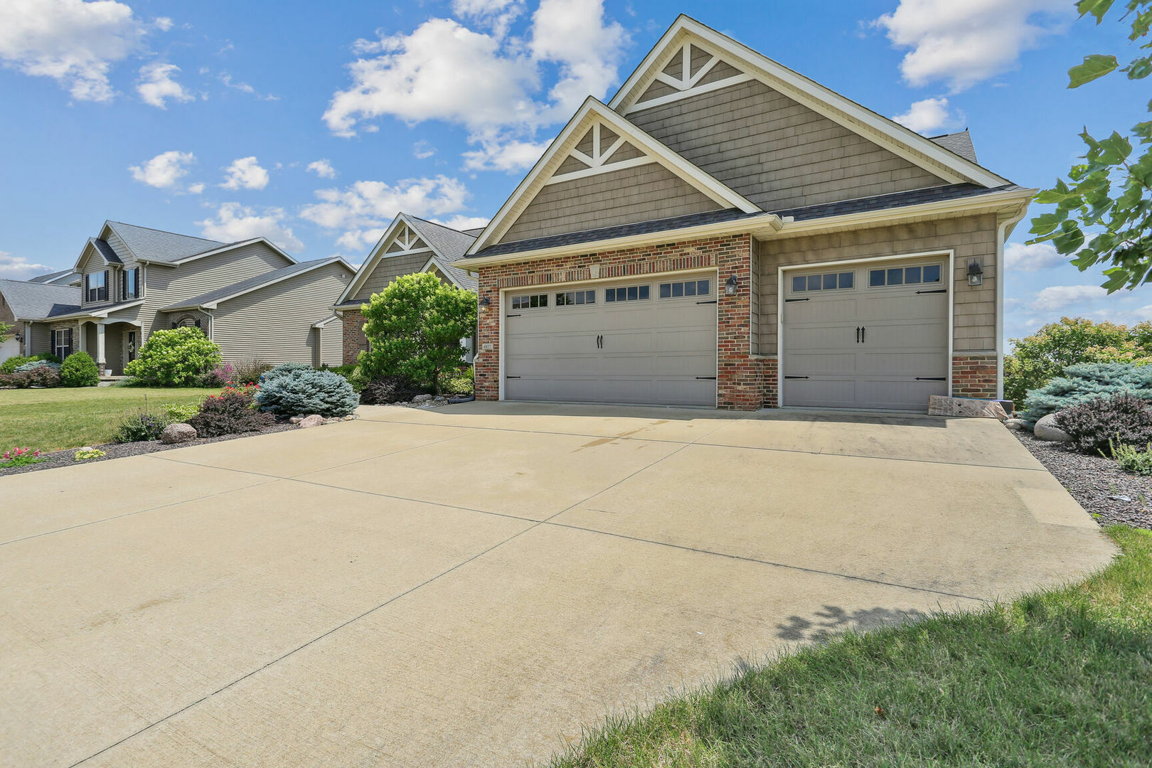 Property Photo:  4817 Sandcherry Drive  IL 61822 