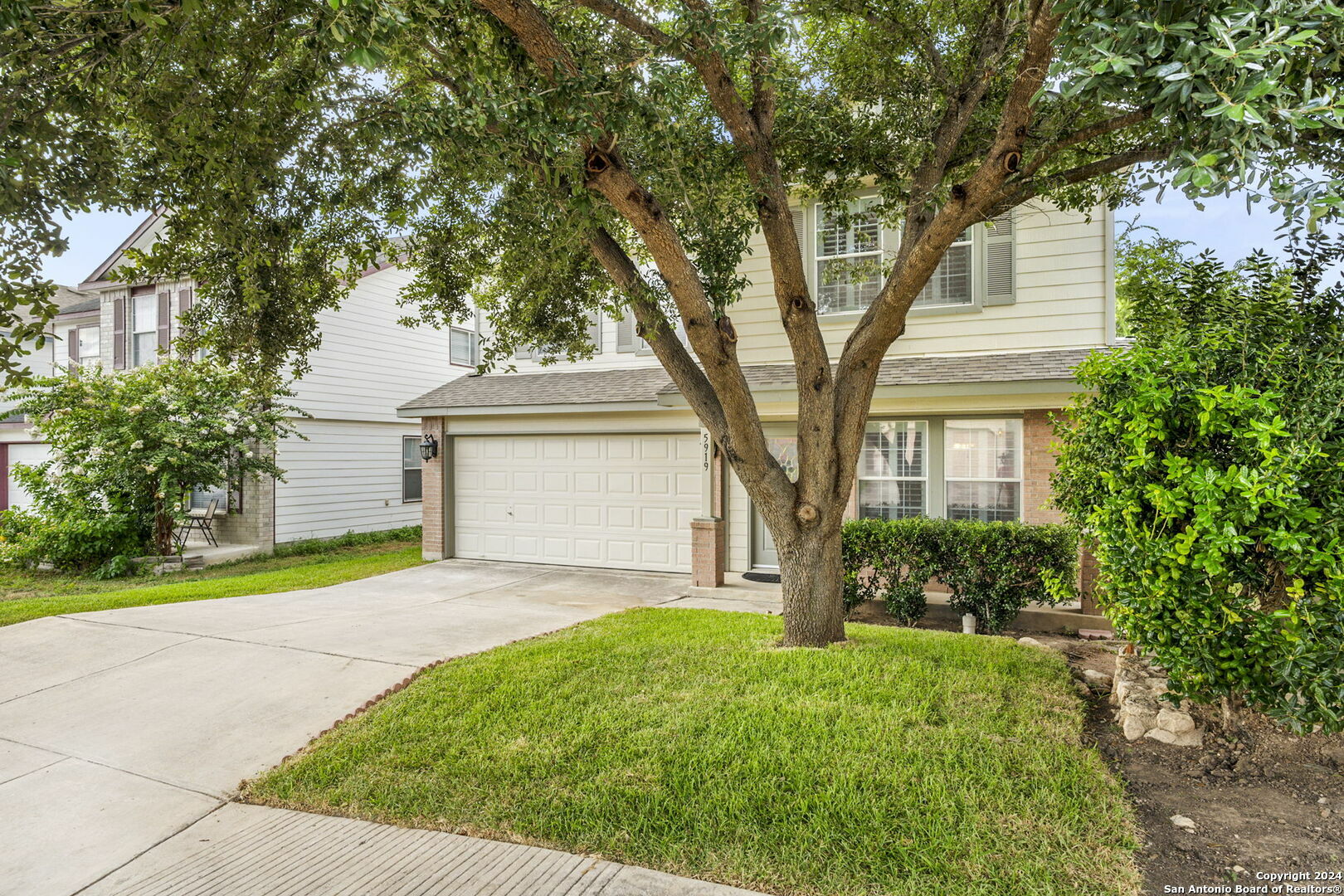 Property Photo: 5919 Barton Holw TX 78249