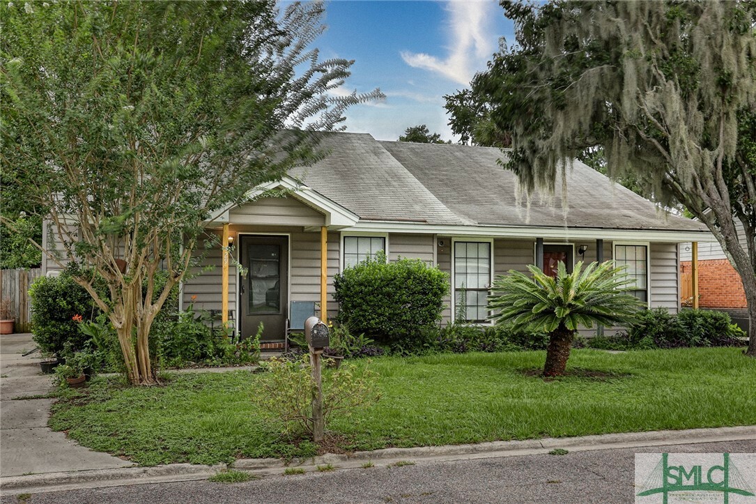 Property Photo:  127/129 Hunt Club Court  GA 31406 