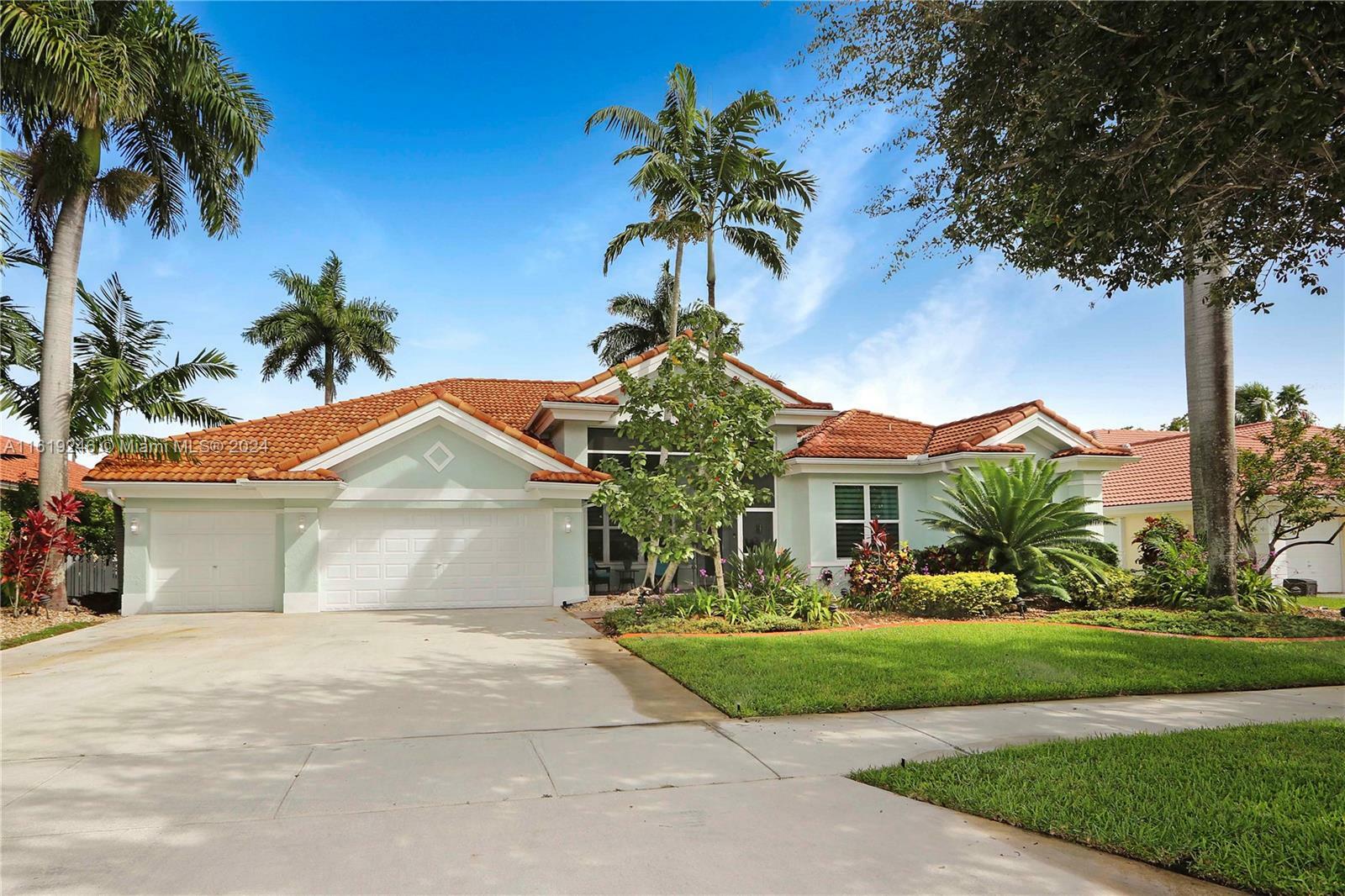 Property Photo:  2565 W Fairways Dr  FL 33035 