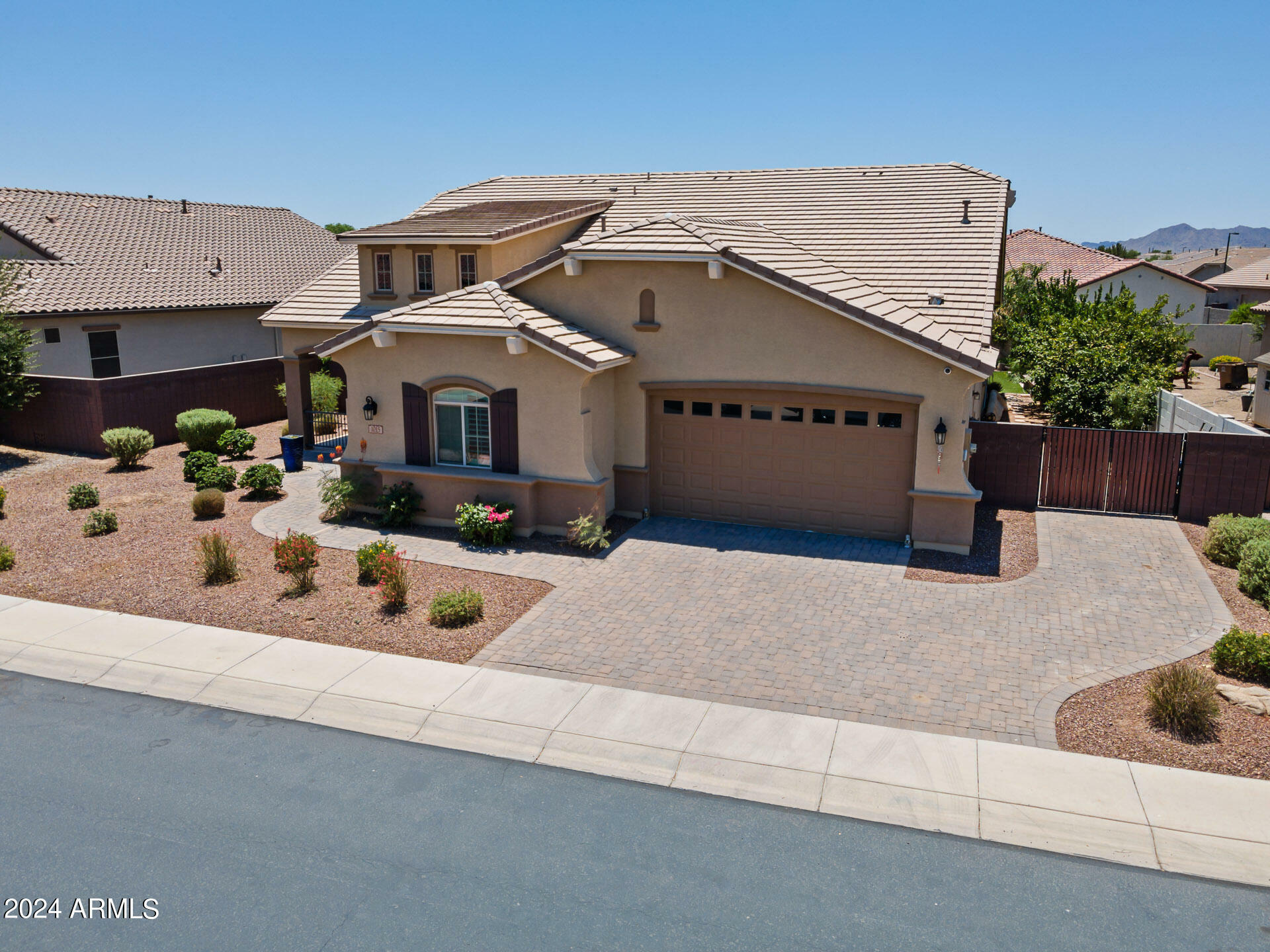 Property Photo:  1015 W Pagoda Avenue  AZ 85140 