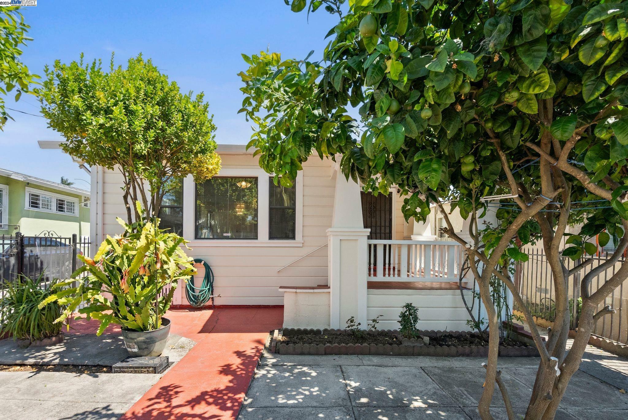 Property Photo:  2344 Bartlett St  CA 94601 