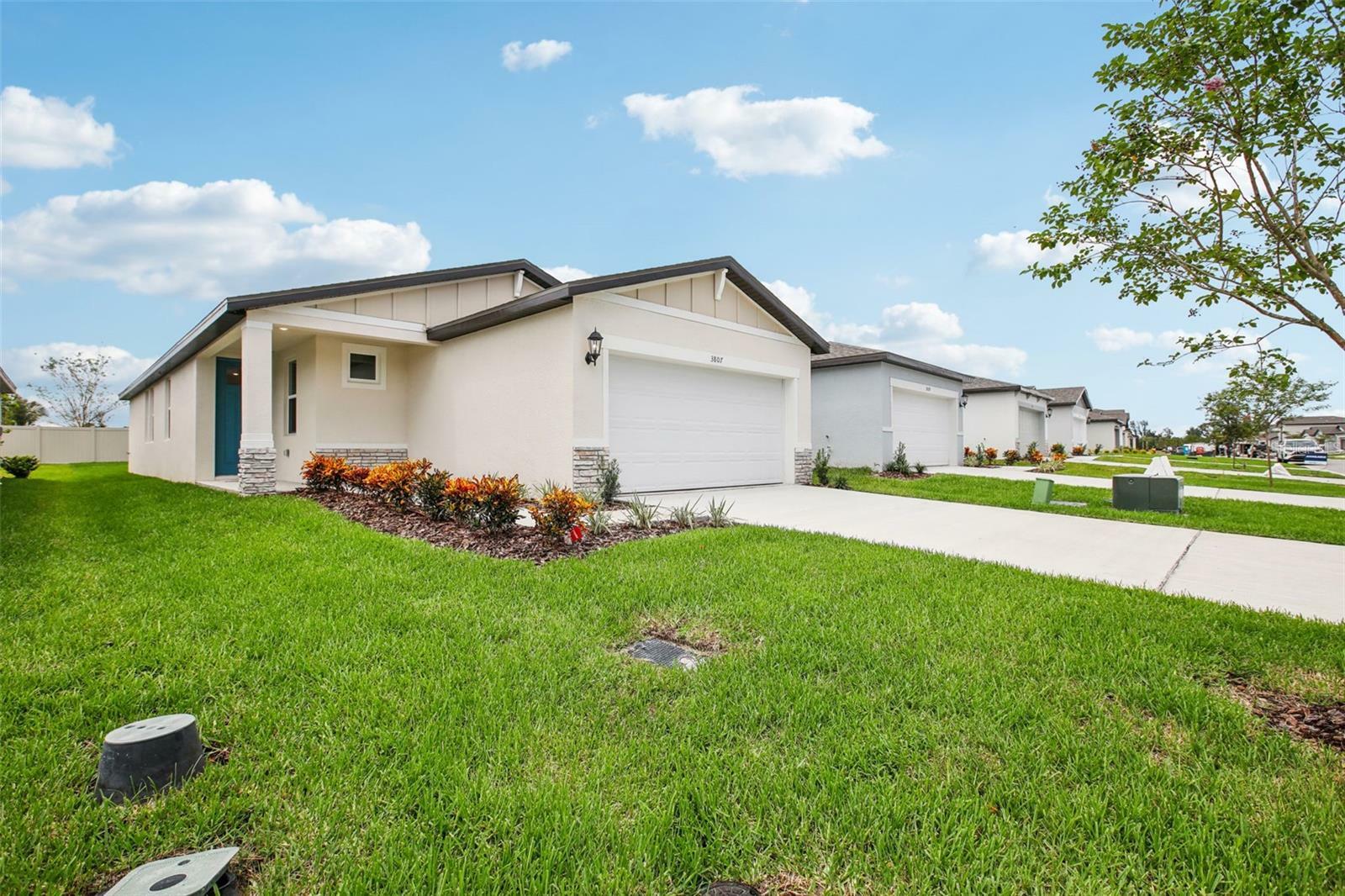 Property Photo:  3807 Radiant Mountain Drive  FL 33565 