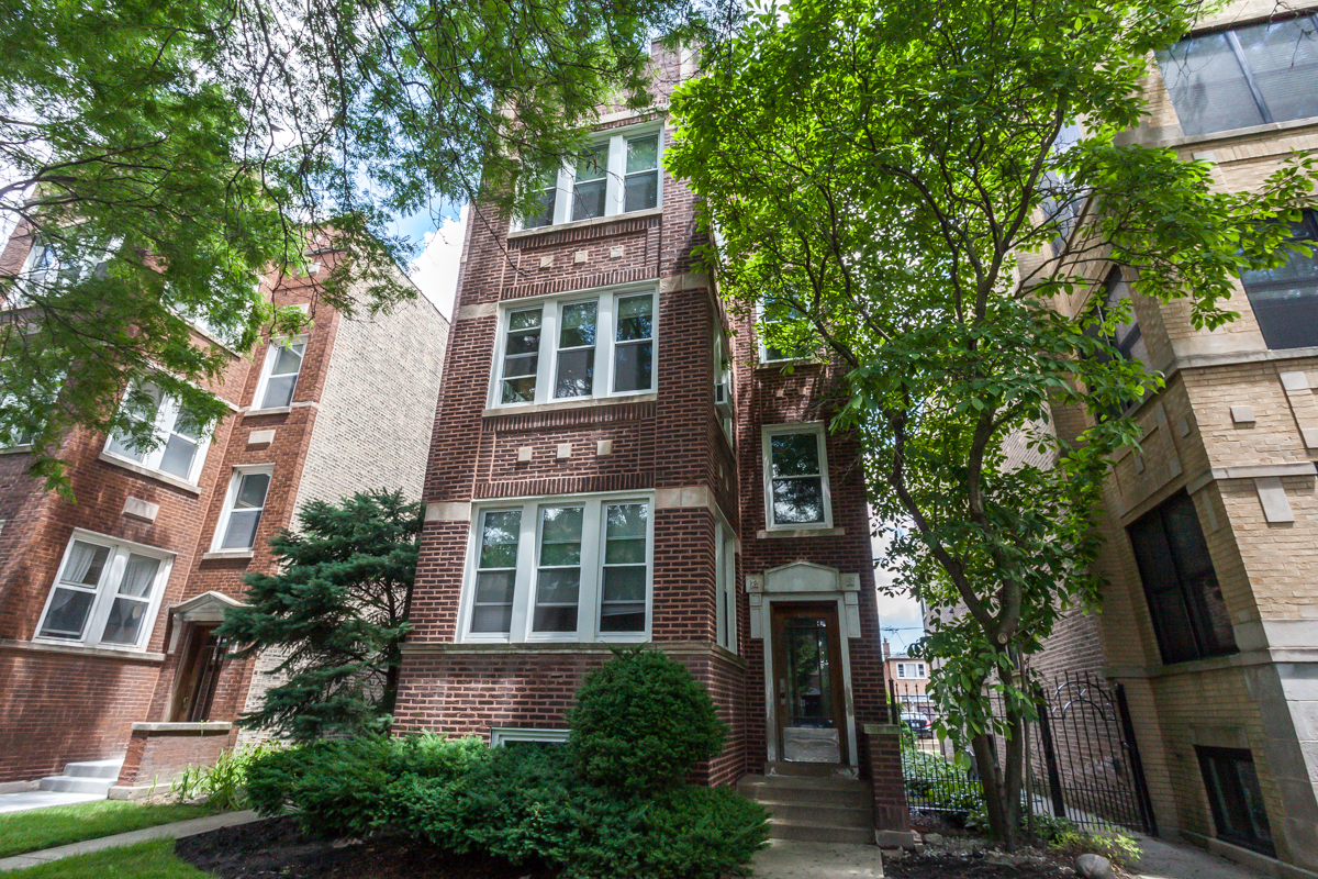 Property Photo: 4931 N Washtenaw Avenue 3 IL 60625