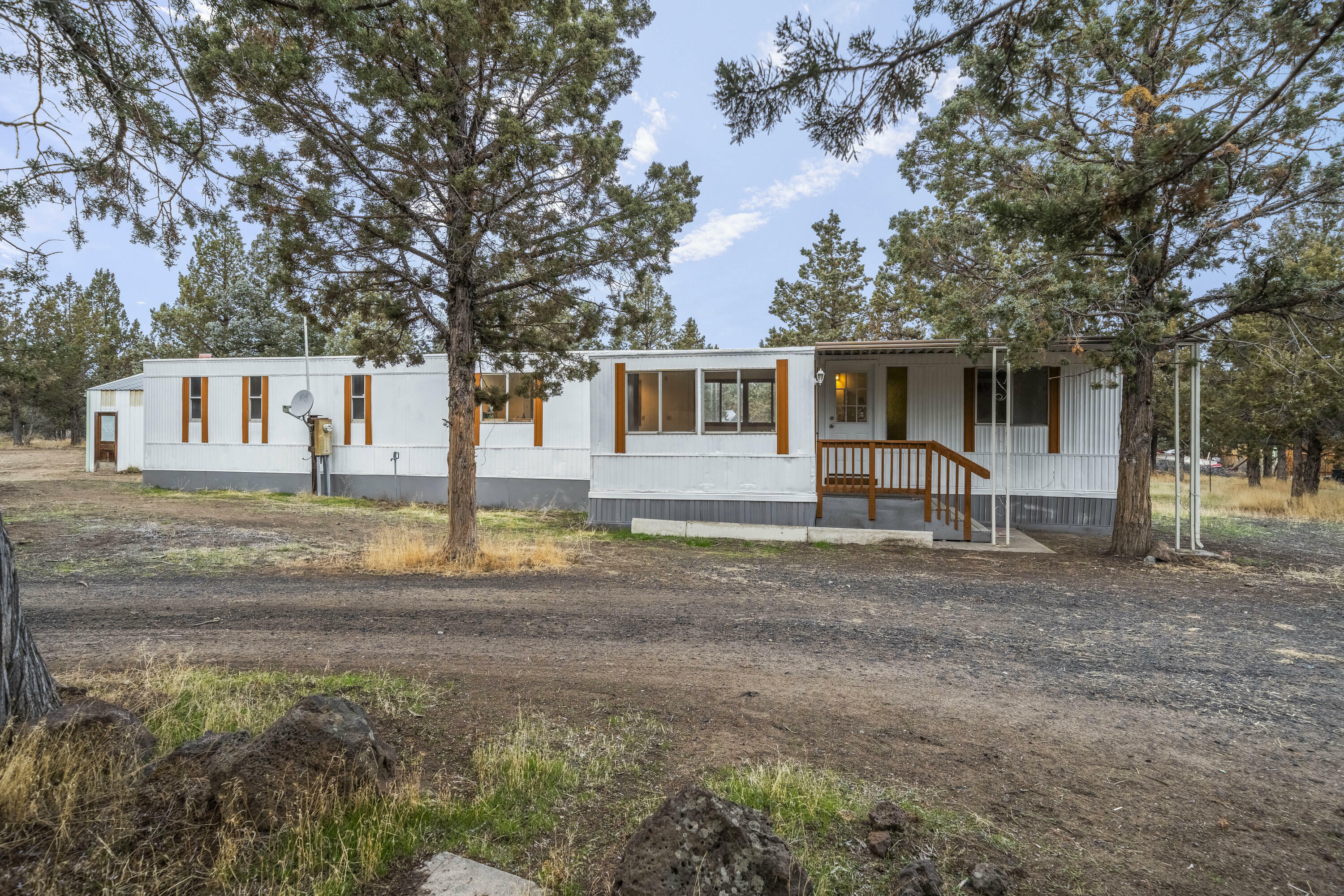 Property Photo: 3813 SE Tillamook Loop OR 97754