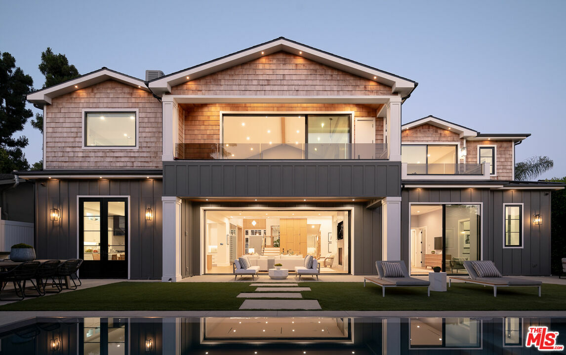 Property Photo: 1375 Allenford Ave CA 90049