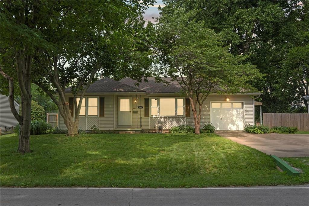 Property Photo:  606 NW Central Street  MO 64063 